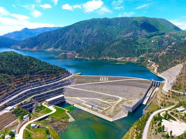 KIRAÃ‡ TOPRAKLAR SU Ä°LE BULUÅžUYOR 